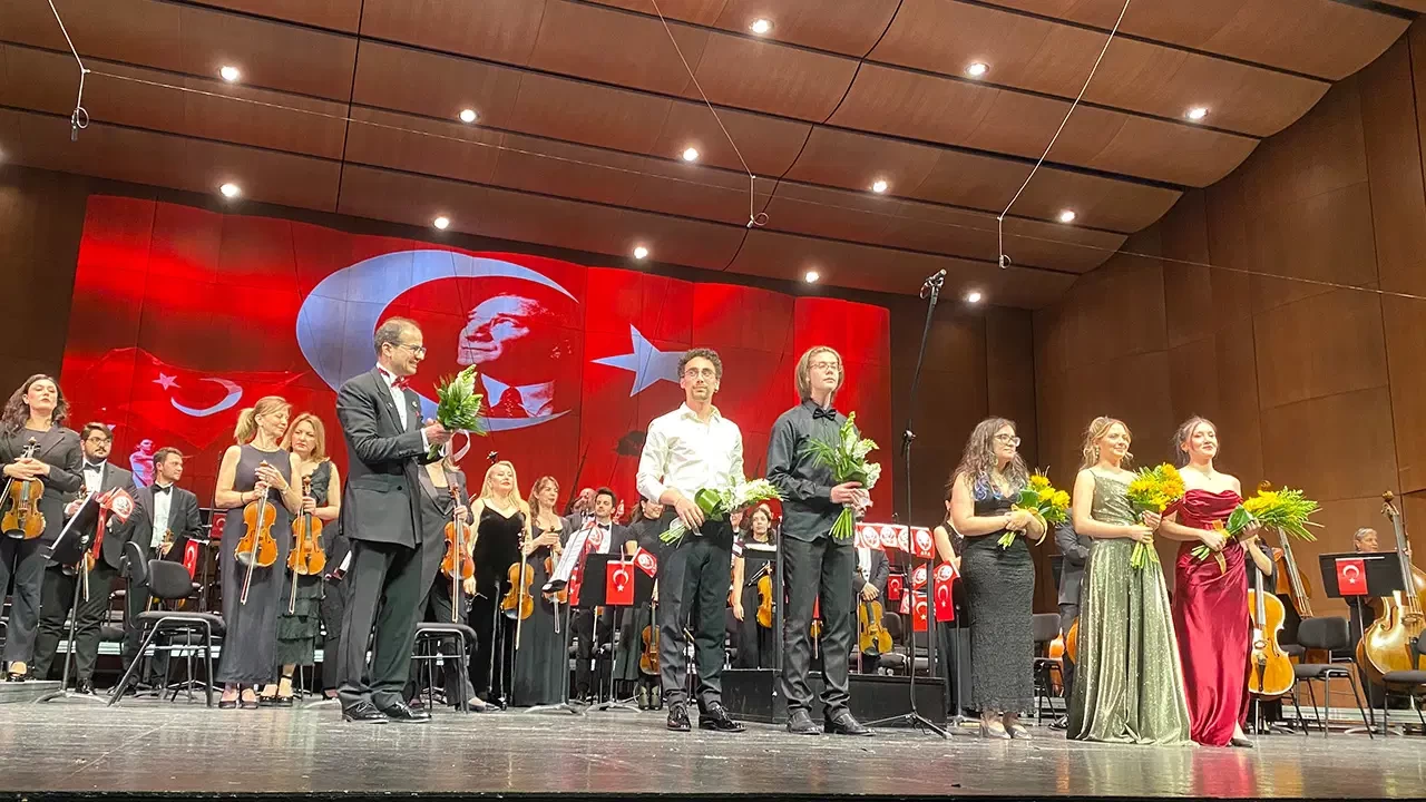 19 Mayıs Coşkusu Sahnede: Bayram Konserlerinde Sahne Tamamen Gençlerin!