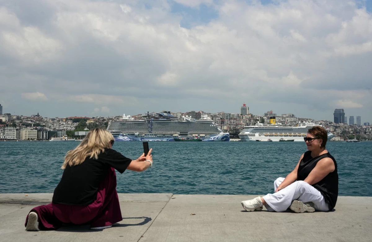 İstanbul Limanında Görkemli Gün: 4 Dev Kruvaziyer Gemisi Aynı Anda Geldi