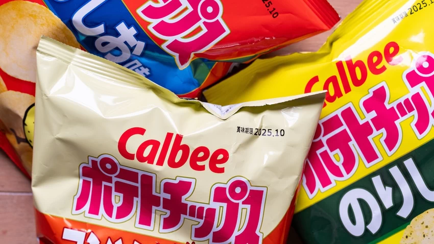 Küresel Enerji Krizinin Beklenmedik Sonucu: Japon Atıştırmalık Devi Calbee, Ham Madde Kıtlığı Nedeniyle Siyah-Beyaz Pakete Geçiyor
