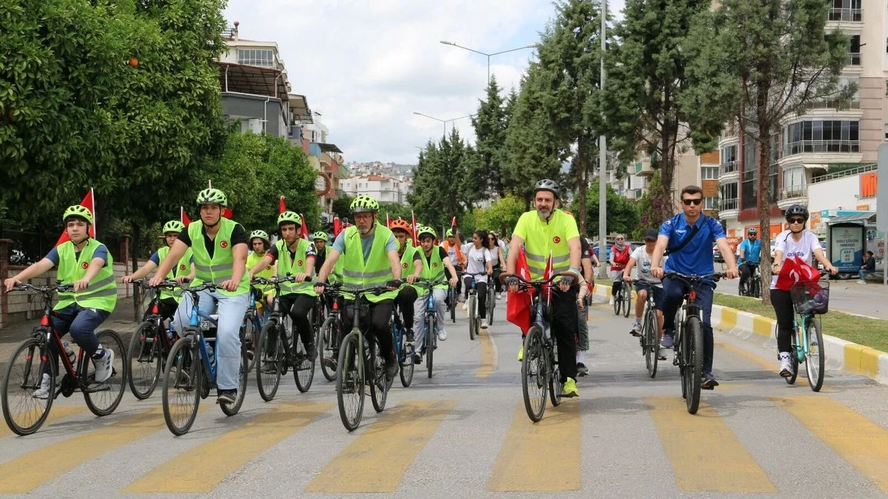 Aydın’da gençler 19 Mayıs’ı bisiklet turuyla kutladı