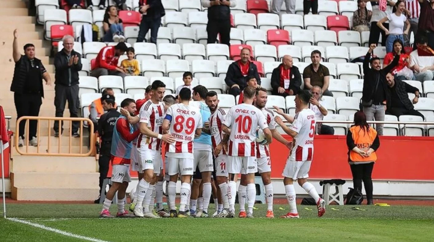 Antalyaspor 11 sene sonra Süper Lig'e veda etti!
