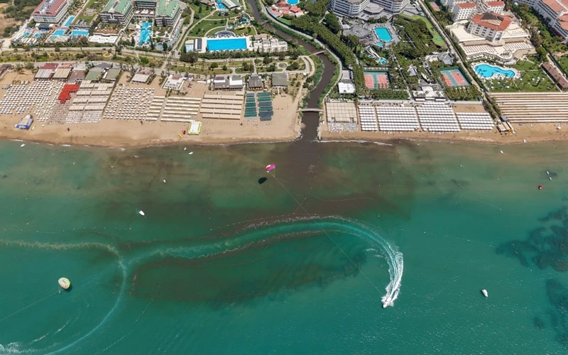 Turizmin Kalbinde Hava Muhalefeti: Manavgat Sahilleri Boş Kaldı