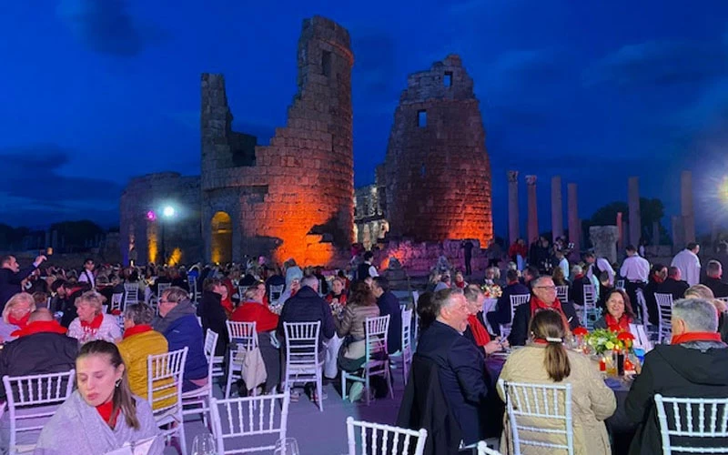 PERGE’DE IŞIKLAR TURİZM İÇİN YANDI