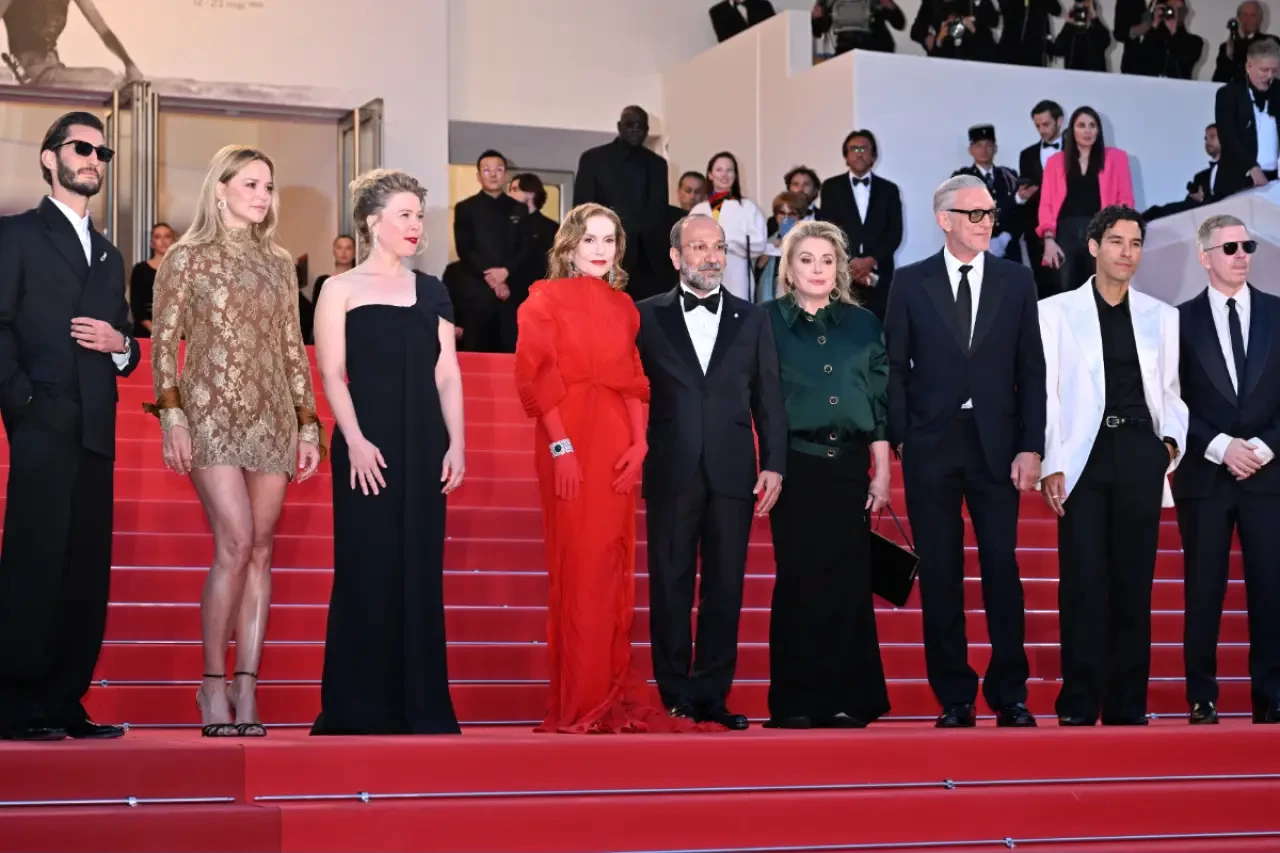 Farhadi’nin yeni filmi Cannes’da ayakta alkışlandı