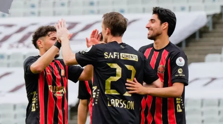 Süper Lig’e Başarıya Yakışır Veda! Fatih Karagümrük Geri Dönüşle Kazandı