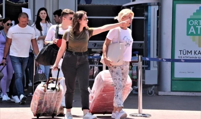 Nisan Alarmı: Türkiye’ye Gelen Yabancı Turist Sayısında Sert Düşüş