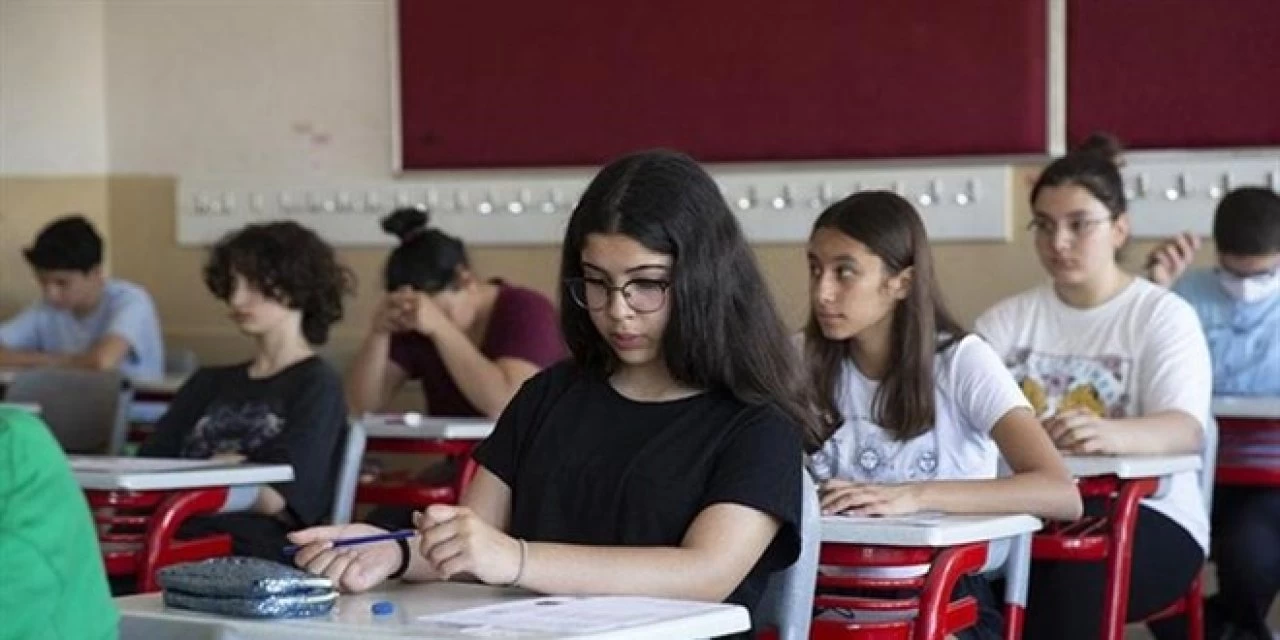 YAPAY ZEKA PRATİKTE BAŞARIYI ARTIRDI, SINAV SONUÇLARINI DÜŞÜRDÜ