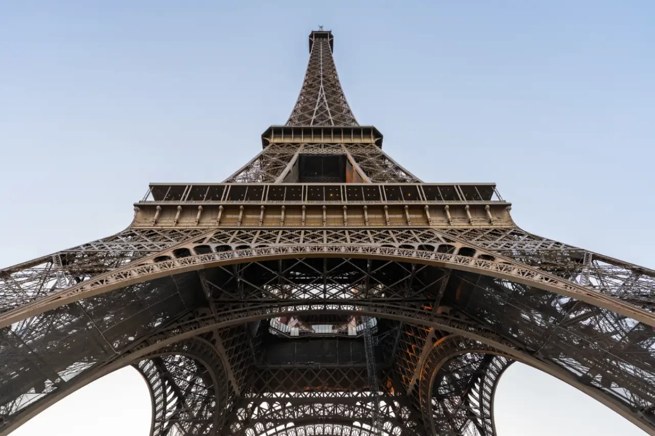 Paris’te Eyfel Kulesi’nde Filistin Bayrağı Açan Aktivistlere Müdahale