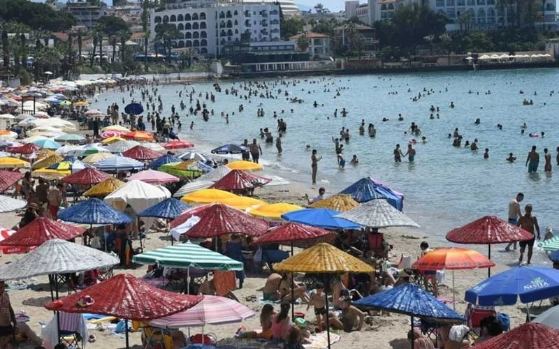 Bayram Mesaisi Rekor Getirdi: Kuşadası Sezonun En Yoğun Dönemini Yaşadı