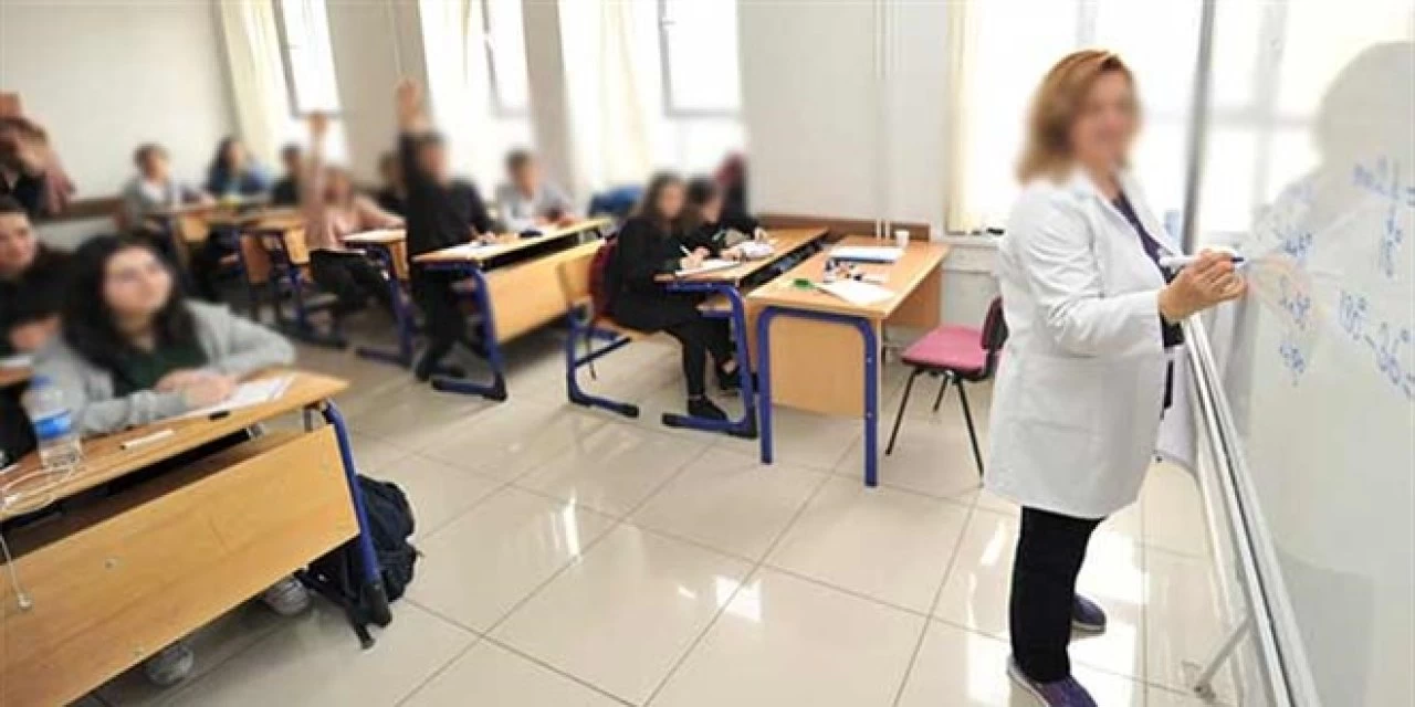 Eğitim camiası bu kıyaslamayı konuşuyor! Türkiye ve Almanya’daki öğretmen maaşları, alım gücü ve yaşam standartları üzerinden yapılan son analiz, çarpıcı farkları ortaya koydu. Türk öğretmeni, Alman meslektaşının refah düzeyinin neresinde?