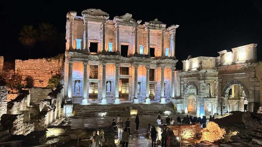 Kültür Turizminde Gece Mesaisi: 20 Tarihi Mekan Kapılarını Gece Ziyaretçilerine Açıyor
